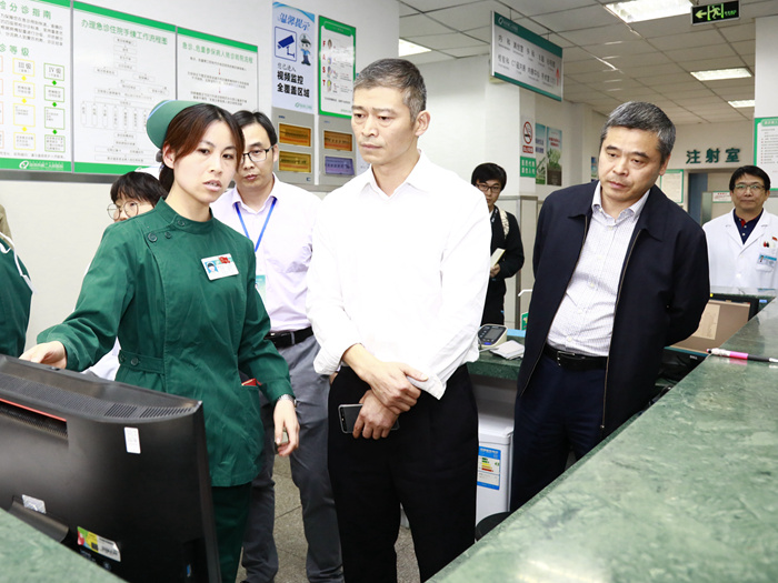 市领导来院调研医院信息化建设情况