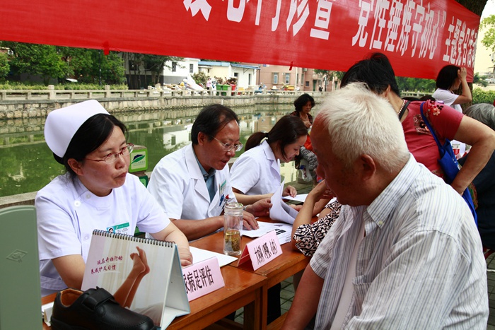 重温誓词 锤炼党性 坚守初心——行政支部开展主题党日活动